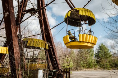 Pripyat lunaparkındaki dönme dolap Chornobyl.