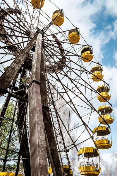 Pripyat lunaparkındaki dönme dolap Chornobyl.