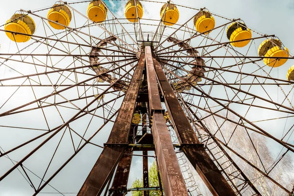 Pripyat lunaparkındaki dönme dolap Chornobyl.