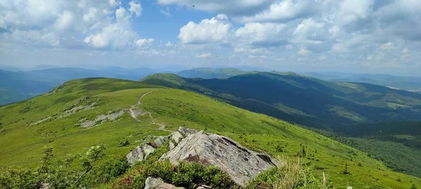 Krásná Krajina Horami Modrá Obloha — Stock fotografie