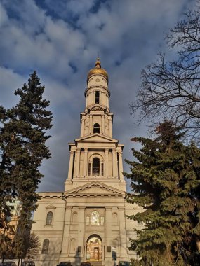 En güzel şehirlerin başkenti Kharkiv Ukrayna 'daki kutsal üçlünün kilisesi. 
