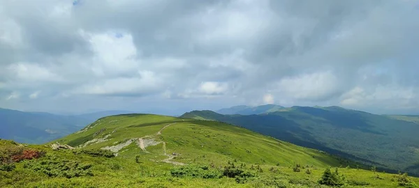 Krásná Krajina Horami Mraky — Stock fotografie