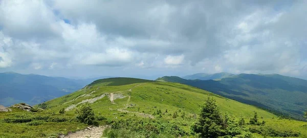 Krásná Krajina Horami Modrá Obloha — Stock fotografie