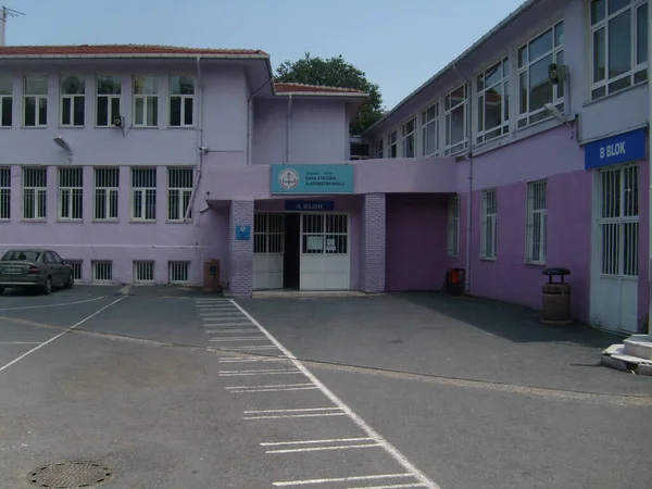 Common School Garden Buildings — Stock Photo, Image