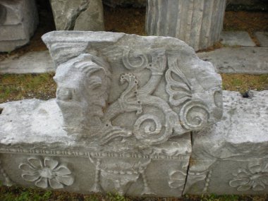 Antik Yunan figürleri ve taş