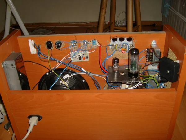 Bir grup farklı elektrik kablosu.
