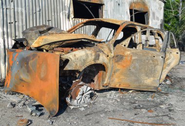 Rus işgalcilerden kurtulduktan sonra Kiev bölgesi. Her yerde yanmış arabalar, yıkılmış evler, mermi kovanları ve madenlerden gelen şarapnel parçaları vardı..