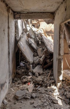 Rus ordusunun işgalinden sonra Kiev bölgesinin Borodyanka kenti. Hava saldırılarından sonra yıkılmış evler, arabalara ateş edilmiş ve geniş çaplı yıkım.... 