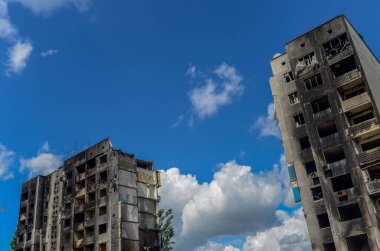Rus ordusunun işgalinden sonra Kiev bölgesinin Borodyanka kenti. Hava saldırılarından sonra yıkılmış evler, arabalara ateş edilmiş ve geniş çaplı yıkım.... 