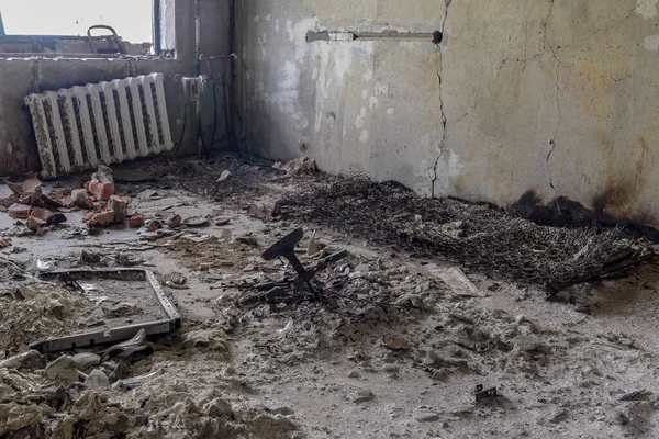 Rus ordusunun işgalinden sonra Kiev bölgesinin Borodyanka kenti. Hava saldırılarından sonra yıkılmış evler, arabalara ateş edilmiş ve geniş çaplı yıkım.... 