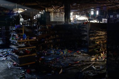 Kiev yakınlarındaki Bucha şehri Rus işgalciler tarafından yok edildi. Bir zamanların temiz yeşil nüfuslu şehrinin görüntüleri dehşet verici: Bombardıman ve yangınlar, yıkılmış yollar ve köprüler, yıkılmış arabalar, tanklar, terk edilmiş hayvanlar..