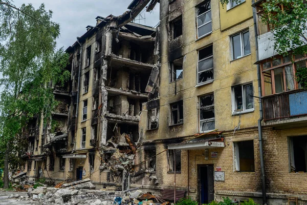 키예프 근처의 고스트로 도시는 러시아의 침략에 파괴되었다 한때깔끔 마을의 이미지는 — 스톡 사진