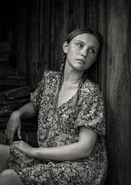 Young Girl Sits Village House Hot Summer Day Her Head — 图库照片