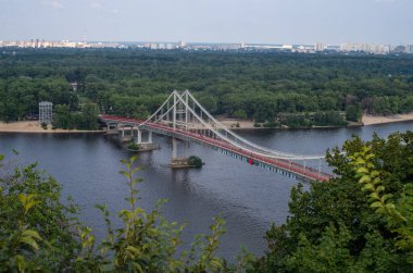  Kyiv, Kyiv region  Ukraine - 08.11.2022 :Kiev city centre. View of Kiev from the side of the People's Friendship Arch. Podol, the Ferris wheel and the monument to Hetman Sagaidachny. .