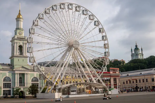  Kyiv, Kyiv region  Ukraine - 08.11.2022 :Kiev city centre. View of Kiev from the side of the People's Friendship Arch. Podol, the Ferris wheel and the monument to Hetman Sagaidachny. .