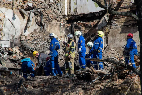 Kyiv Kyiv Region Ukraine 2022 Rescuers Searching People Rubble Collapsed — Stock Photo, Image