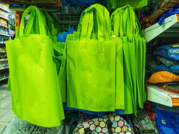 Green Shopping Bag Sale — 图库照片