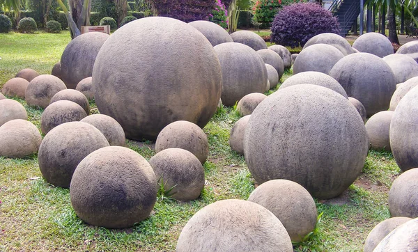 Decorative Stone Garden Large Stones — Stock Photo, Image