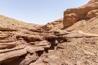 Eilat şehrinin yakınlarındaki bir doğa koruma alanında inanılmaz güzel bir manzara - Güney İsrail 'deki Kızıl Kanyon,