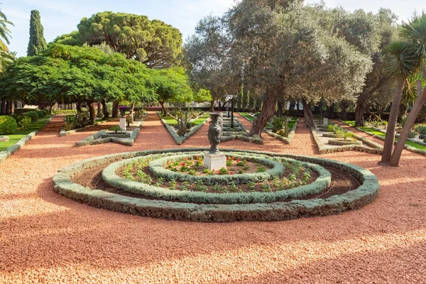 Haifa Israel November 2021 Ein Dekoratives Blumenbeet Mit Einem Gefäß — Stockfoto