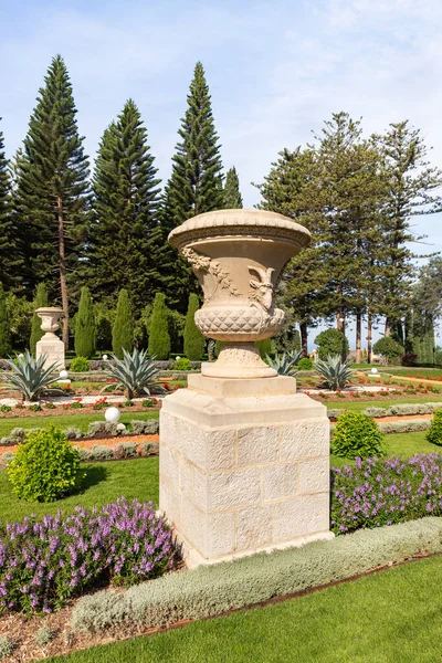 Haifa Israel Noviembre 2021 Recipiente Decorativo Pedestal Jardín Bahai Ubicado — Foto de Stock