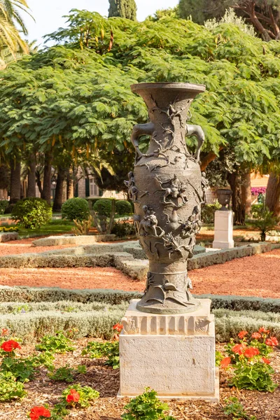 Haïfa Israël Novembre 2021 Vase Décoratif Sur Piédestal Dans Jardin — Photo