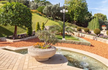 Hayfa, İsrail, 12 Kasım 2021: Bahai Bahçesinin görkemli güzelliği, İsrail 'in kuzeyindeki Hayfa kentindeki Carmel Dağı' nda yer almaktadır.