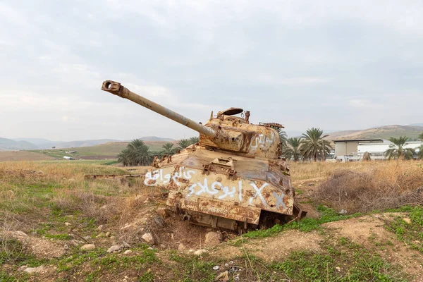被毁的以色列坦克是在以色列境内Mehola村附近的Yom Kippur战争之后被毁的 — 图库照片