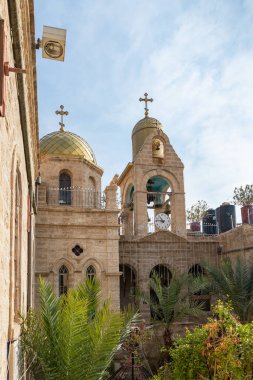 Jericho, İsrail, 30 Aralık 2021: İsrail 'de Ürdün' deki Gerasim Manastırı, Filistin Yönetimi, İsrail 'deki Deir Hijleh Manastırı' ndaki çan kulesine