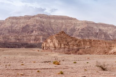 İsrail 'in güneyindeki Eilat yakınlarında Timna Ulusal Parkı' nda olağanüstü güzel bir dağ doğası var..