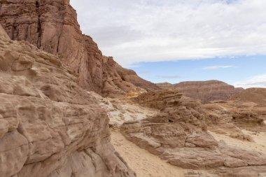 İsrail 'in güneyindeki Eilat yakınlarında Timna Ulusal Parkı' nda olağanüstü güzel bir dağ doğası var..