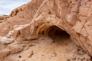 İsrail 'in güneyindeki Eilat yakınlarındaki Timna Milli Parkı' nda bir mağara kazıldı..