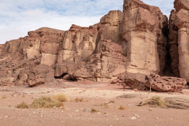 Eilat yakınlarındaki Timna Milli Parkı 'nda Süleyman sütunları, güney İsrail.