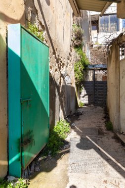 Nasıra, İsrail, 12 Şubat 2022: Kuzey İsrail, Nasıra 'nın eski kesiminde çıkmaz sokaklar daraldı