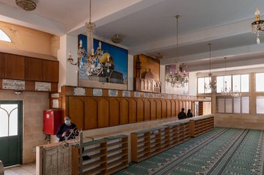 Nasıra, İsrail, 12 Şubat 2022: Kuzey İsrail 'deki Nasıra' nın eski kesimindeki Beyaz Cami 'nin ana salonunun içi