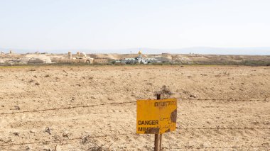 İsrail 'deki Jericho yakınlarındaki İsa Mesih' in Vaftiz Alanı 'ndaki mayın tarlaları.