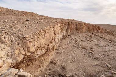 İsrail 'deki Kudüs yakınlarında, Ölü Deniz' in İsrail yakasındaki Tamarim deresinin yakınındaki Musevi Çölü 'ndeki dağlar.