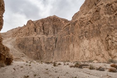 İsrail 'deki Kudüs yakınlarında, Ölü Deniz' in İsrail tarafında, Tamarim deresinin yanındaki taş çöl dağları.