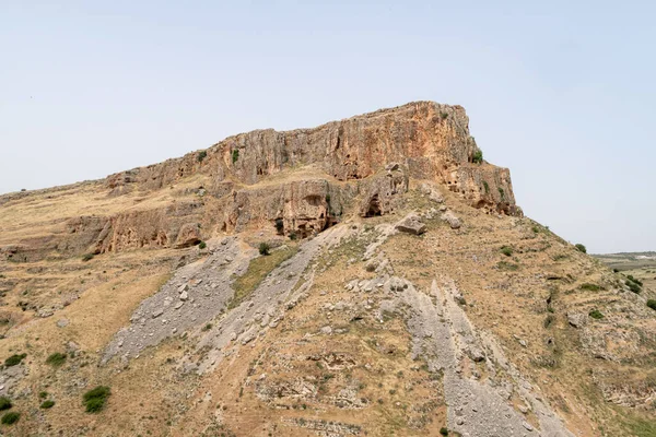 キネネレ湖の海岸に位置するアルベル山の洞窟 ガリラヤ湖 ティベリヤ市の近く 北イスラエル — ストック写真