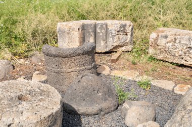 M.Ö. 4. yüzyılın kalıntıları, Kinneret Gölü kıyısında yer alan Arbel Dağı 'nın yakınında yer alan Kuzey İsrail' deki Tiberias kenti yakınlarındaki Galilee Denizi.