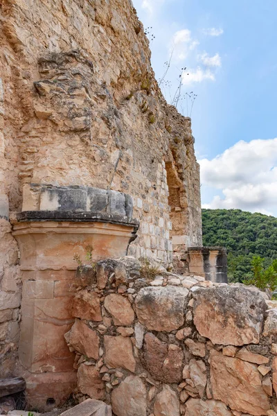 Ruins Monfort Fortress Located High Hill Overgrown Forest Far Shlomi — 스톡 사진