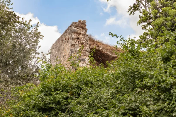 Kuzey İsrail 'deki Kibbutz Yehiam' daki Yehiam Haçlı Kalesi 'nin iyi korunmuş kalıntıları.