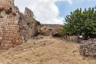 Kuzey İsrail 'deki Kibbutz Yehiam' daki Yehiam Haçlı Kalesi 'nin iyi korunmuş kalıntıları.