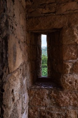 Kuzey İsrail 'deki Kibbutz Yehiam' daki Yehiam Haçlı Kalesi 'nin iyi korunmuş kalıntıları.
