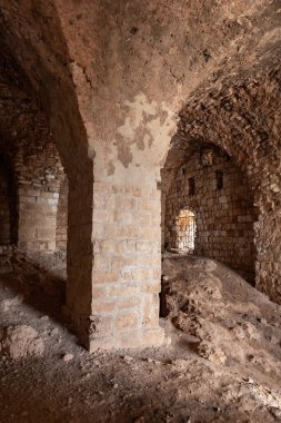 Kuzey İsrail 'deki Kibbutz Yehiam' daki Yehiam Haçlı Kalesi 'nin iyi korunmuş kalıntıları.