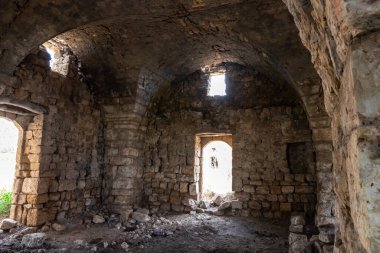 Kuzey İsrail, Celile 'deki Kibbutz Gaaton yakınlarındaki Gaaton Haçlı Kalesi' nin iyi korunmuş kalıntıları.