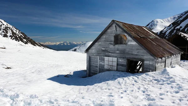 Independence Madeni Eyalet Tarihi Parkı, Alaska 'da terk edilmiş bir bina.