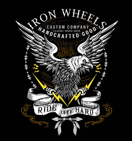 Ручной рисунок американского орла с молнией, футболкой, эмблемой с экстремальным мотоспортом, байкерами или рок-концепцией