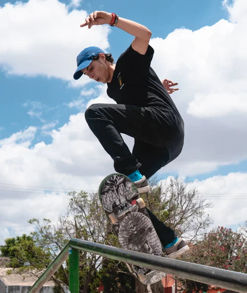 Young Boy Black Shirt Skating Park Boy Air Middle Trick — Foto Stock