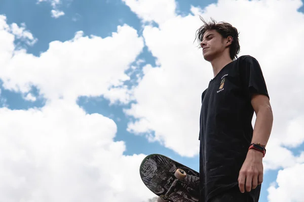 Young Figure Skater Standing Sky Perform Trick Boy Dressed Black — Stockfoto